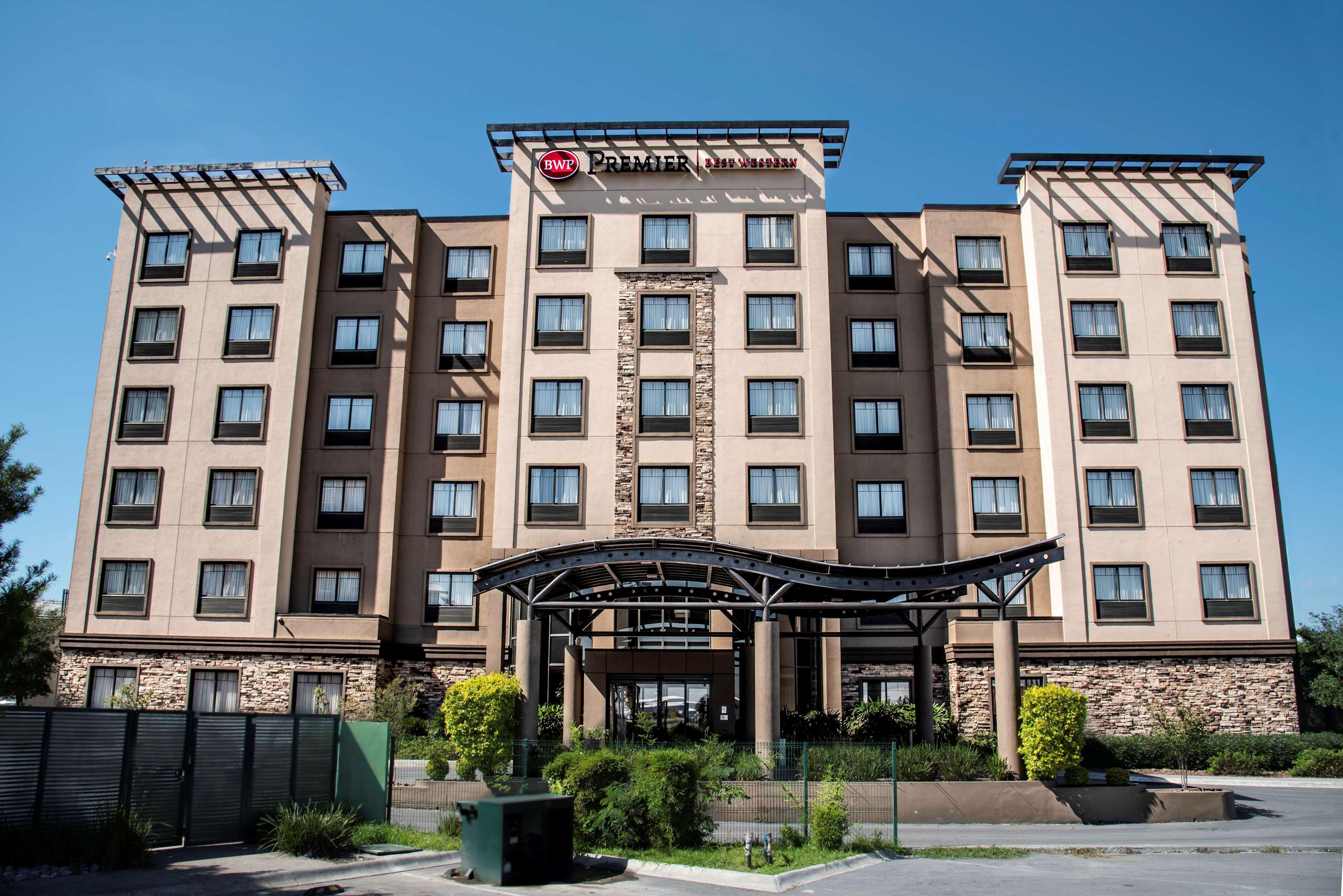 Best Western Premier Monterrey Aeropuerto Apodaca Екстериор снимка The hotel in 2011