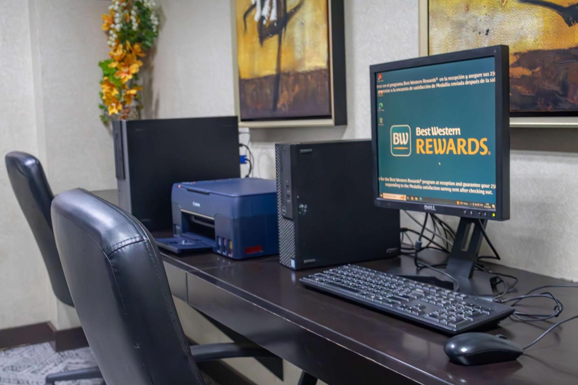 Best Western Premier Monterrey Aeropuerto Apodaca Екстериор снимка A computer with a printer