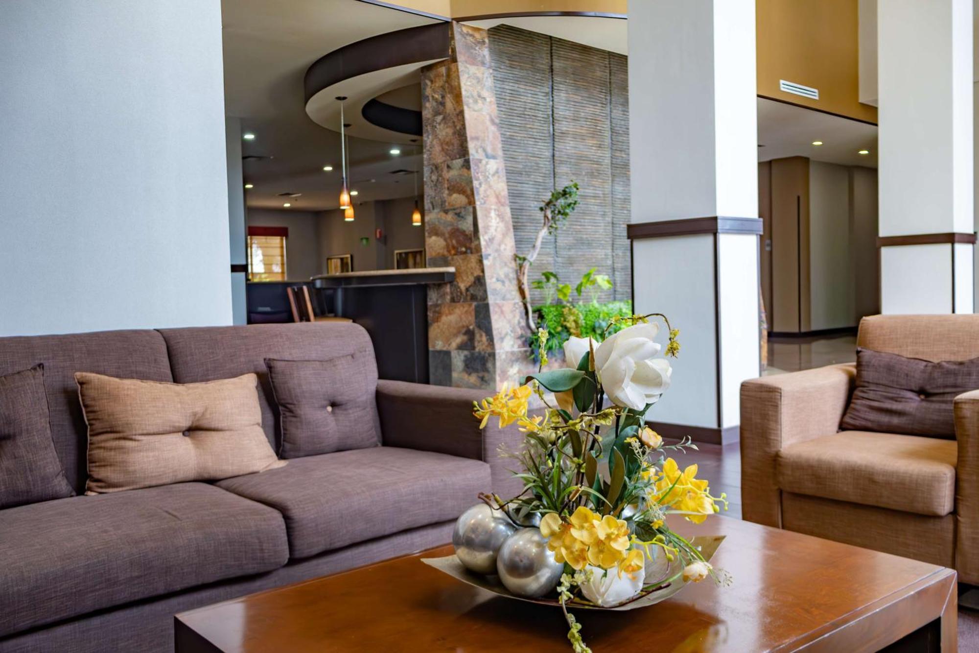 Best Western Premier Monterrey Aeropuerto Apodaca Екстериор снимка Lobby